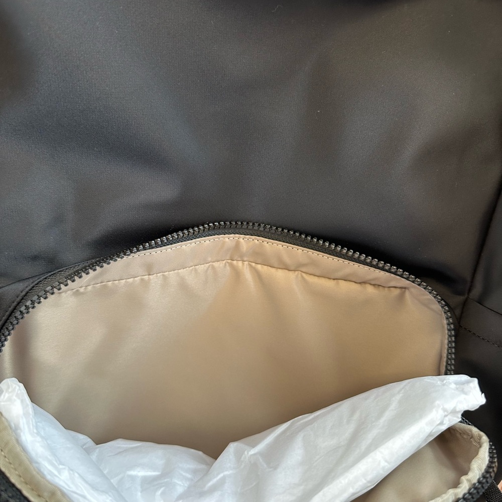 lululemon athletica Everywhere Backpack Black ๐NWT๐ - Picture 2 of 3